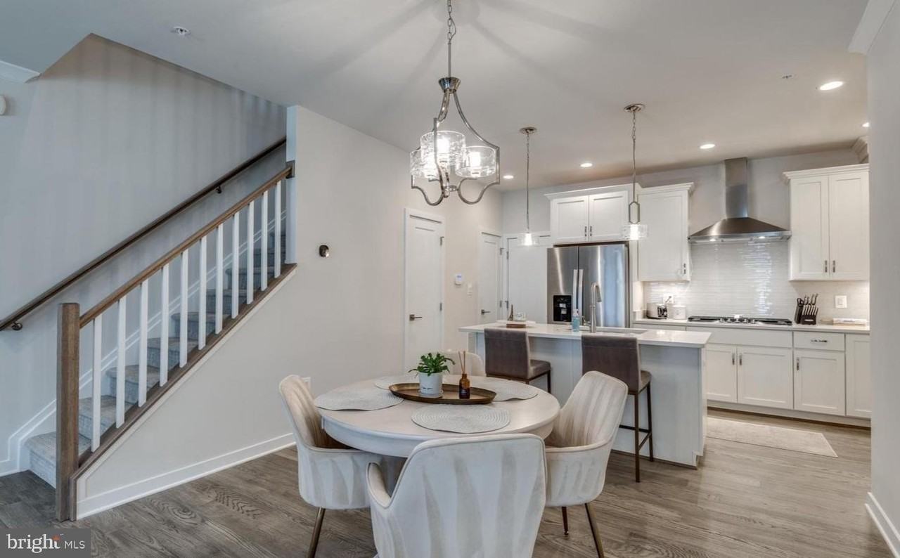 43190 Mongold Sq - Photo 4 of 20
