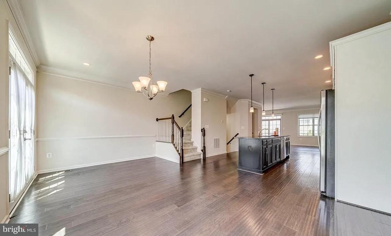 22586 Cambridgeport Sq - Photo 6 of 37