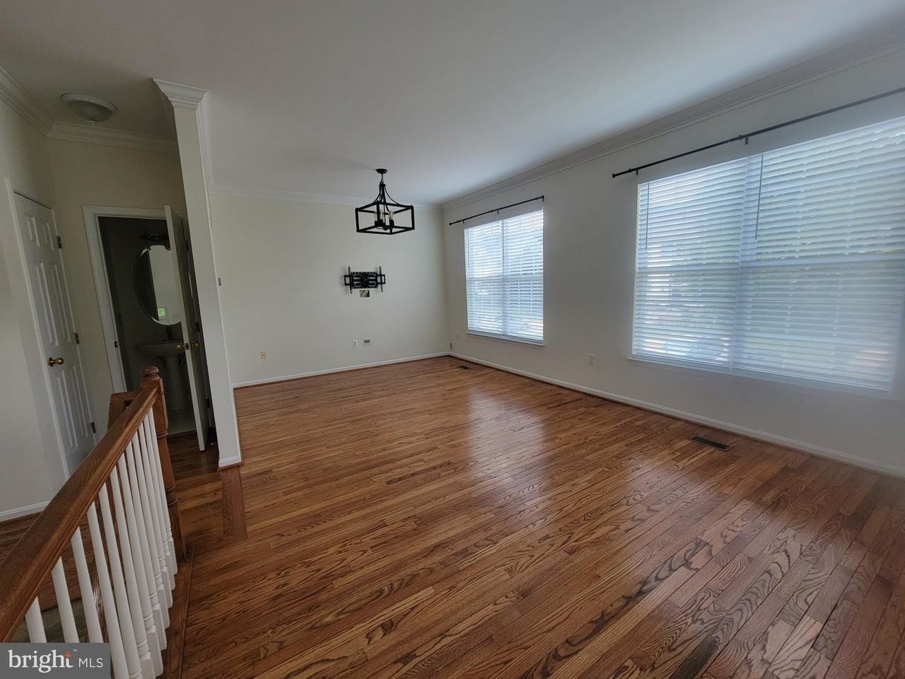20872 Ivymount Ter - Photo 5 of 32