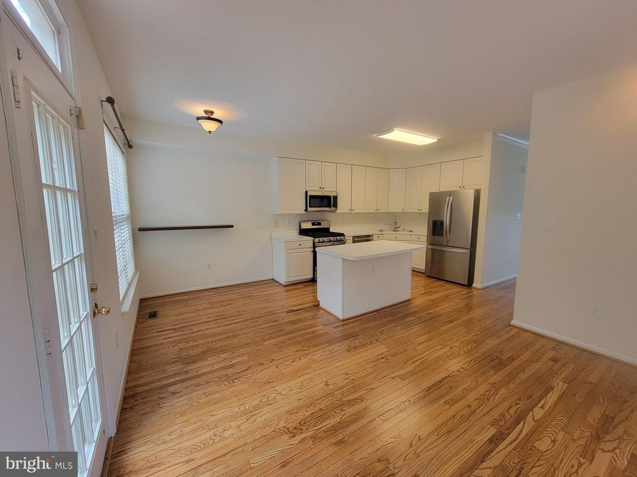 20872 Ivymount Ter - Photo 7 of 32