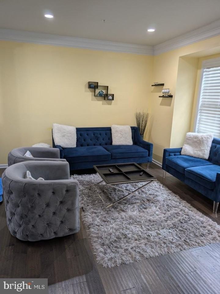 43174 Luttrell Sq - Photo 3 of 30