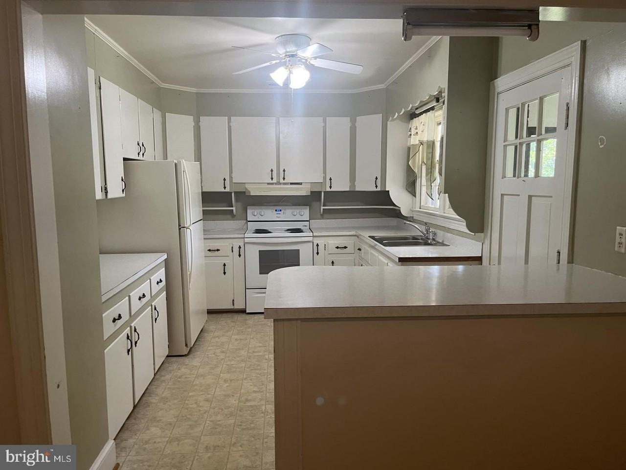 4906 Hood Dr - Photo 5 of 21