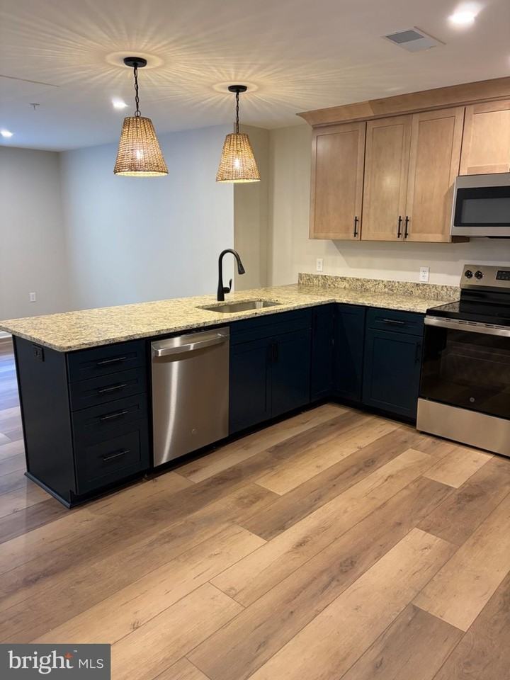 519 Amherst St #202