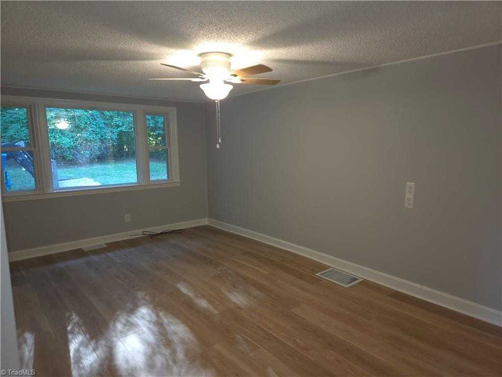 855 Mcgregor Rd - Photo 4 of 13