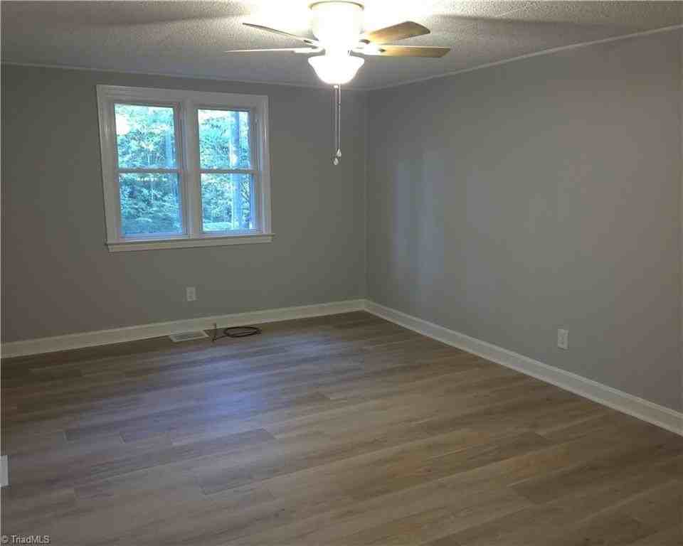 855 Mcgregor Rd - Photo 5 of 13