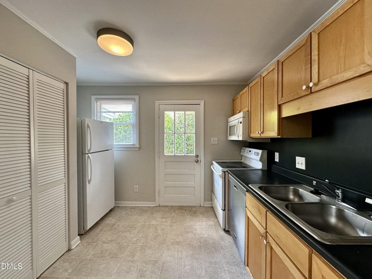 2361 Bernard St - Photo 5 of 16
