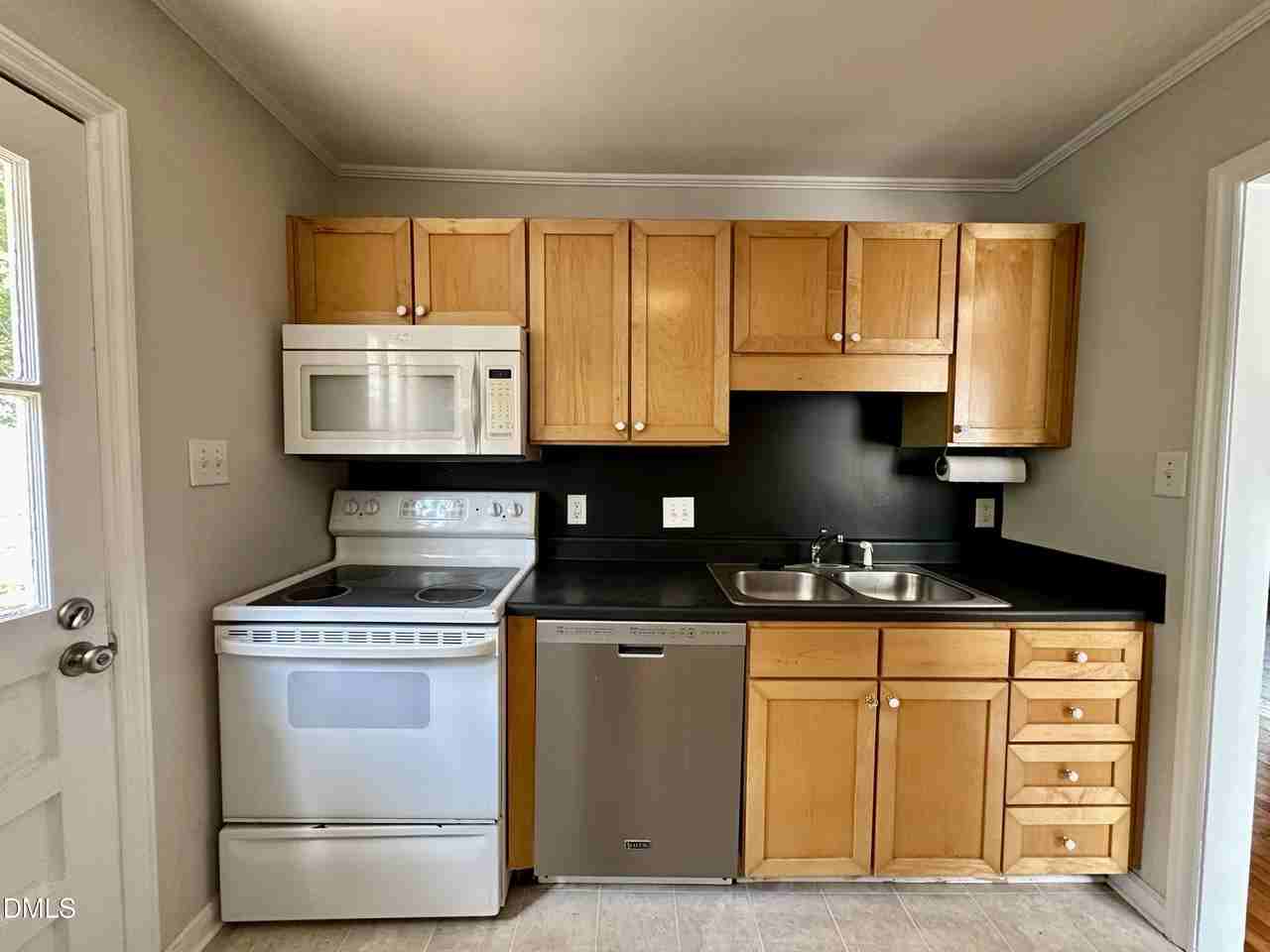 2361 Bernard St - Photo 6 of 16