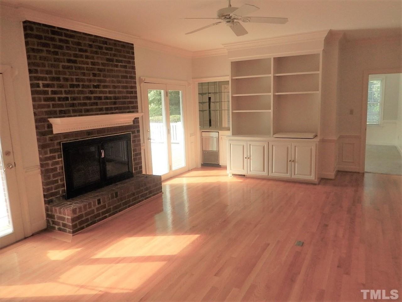 12621 Capital Blvd - Photo 6 of 33