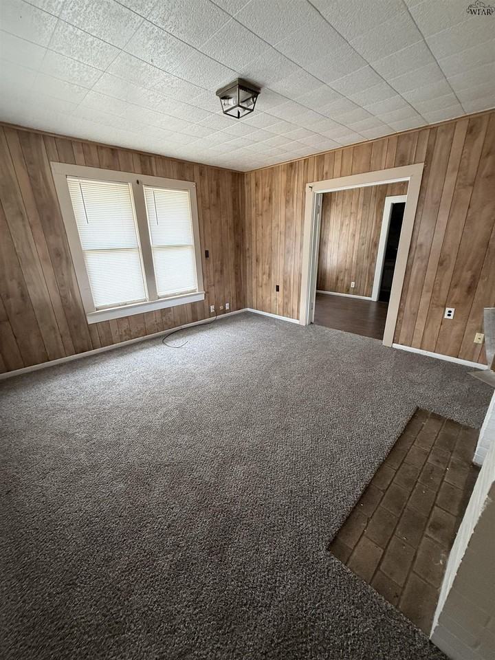 1813 7th St - Photo 2 of 11