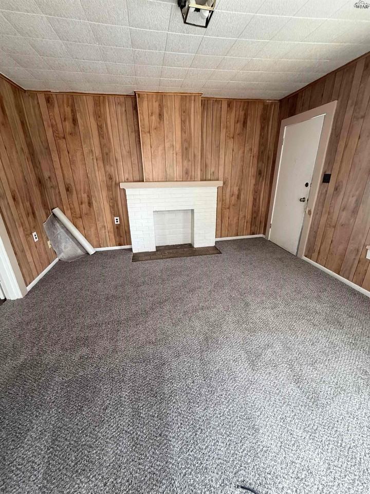 1813 7th St - Photo 3 of 11