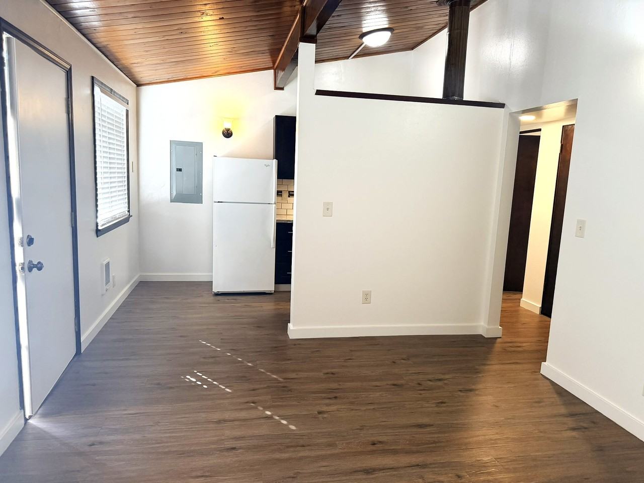 401 104th Street Court South - Photo 4 of 15