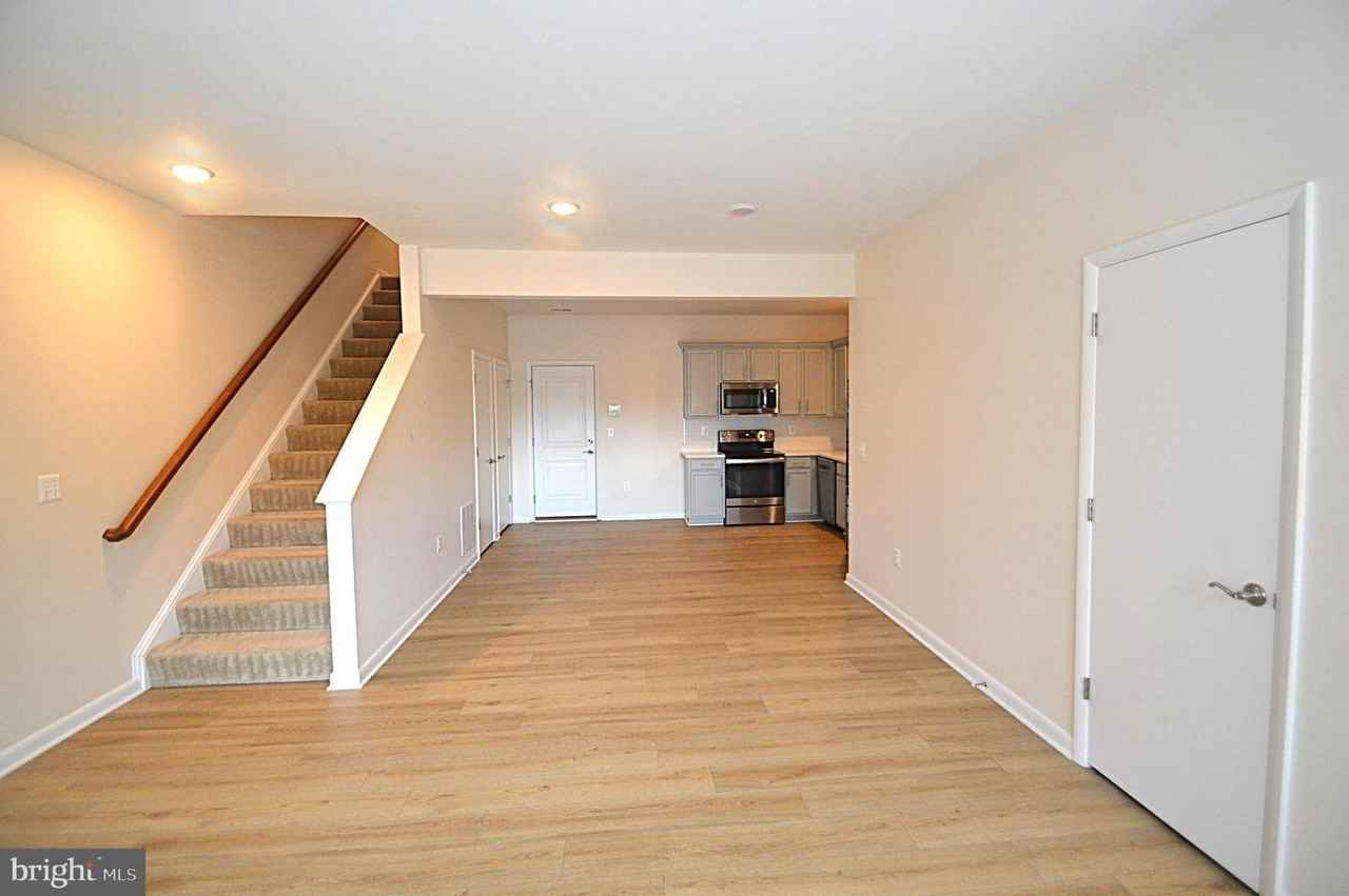20508 Milbridge Ter - Photo 3 of 32