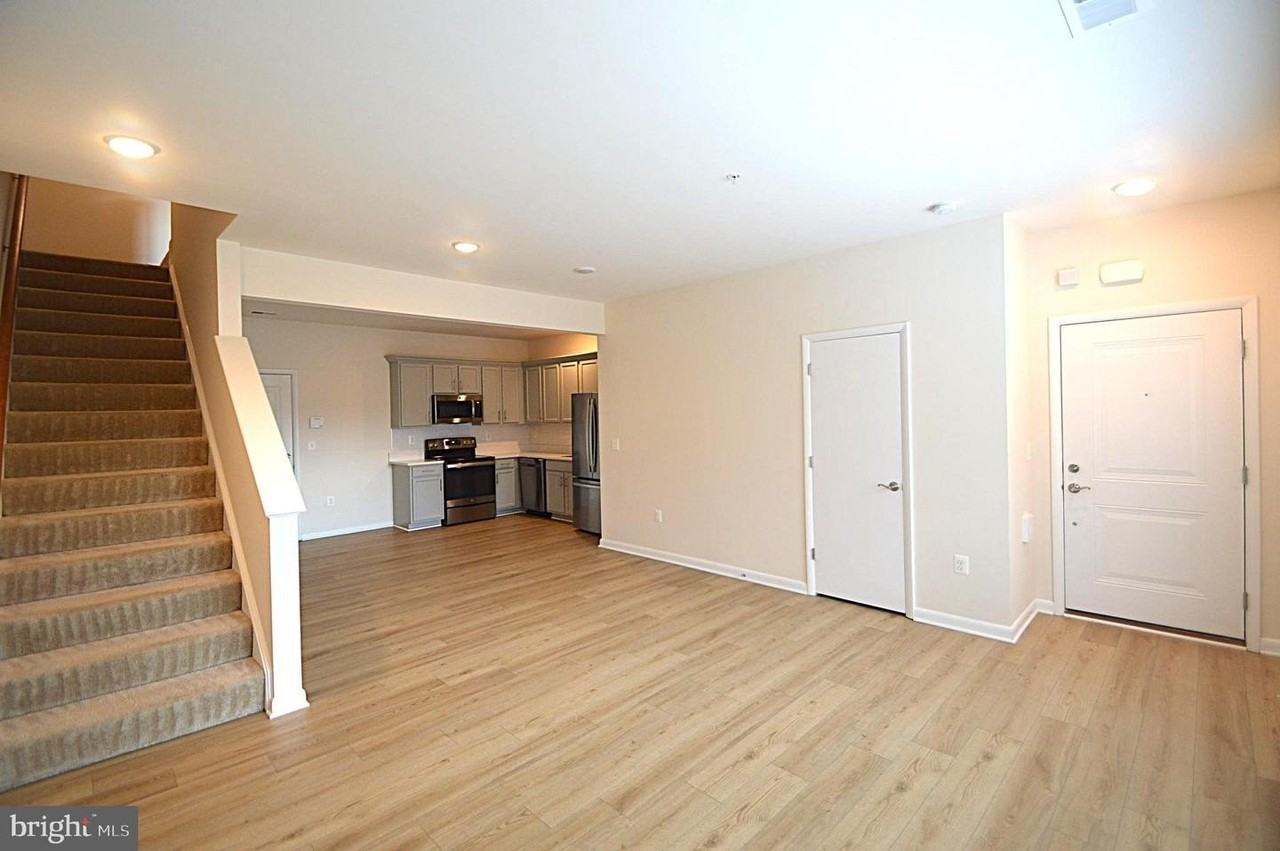 20508 Milbridge Ter - Photo 4 of 32