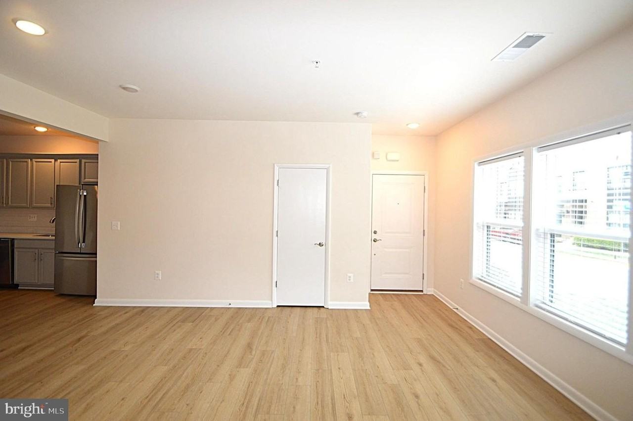 20508 Milbridge Ter - Photo 5 of 32