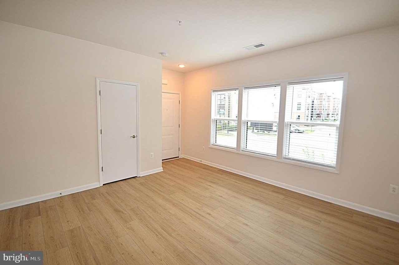 20508 Milbridge Ter - Photo 6 of 32