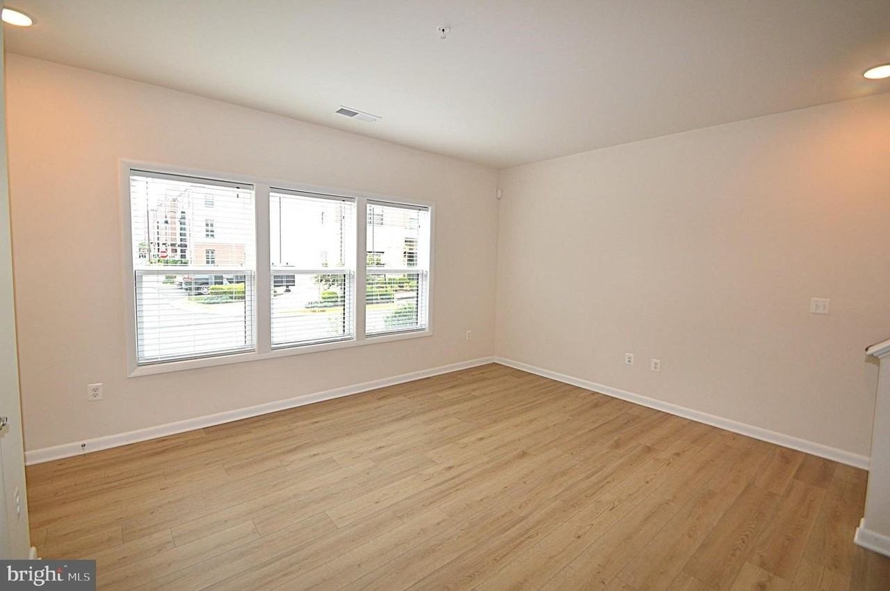 20508 Milbridge Ter - Photo 7 of 32