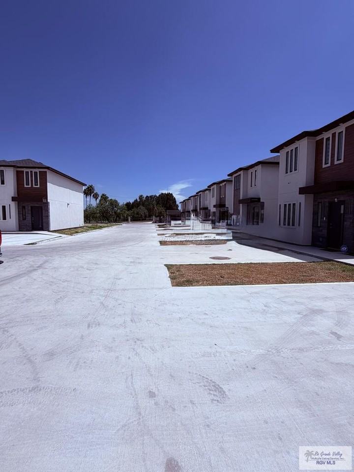 720 N Arroyo Blvd - Photo 2 of 31