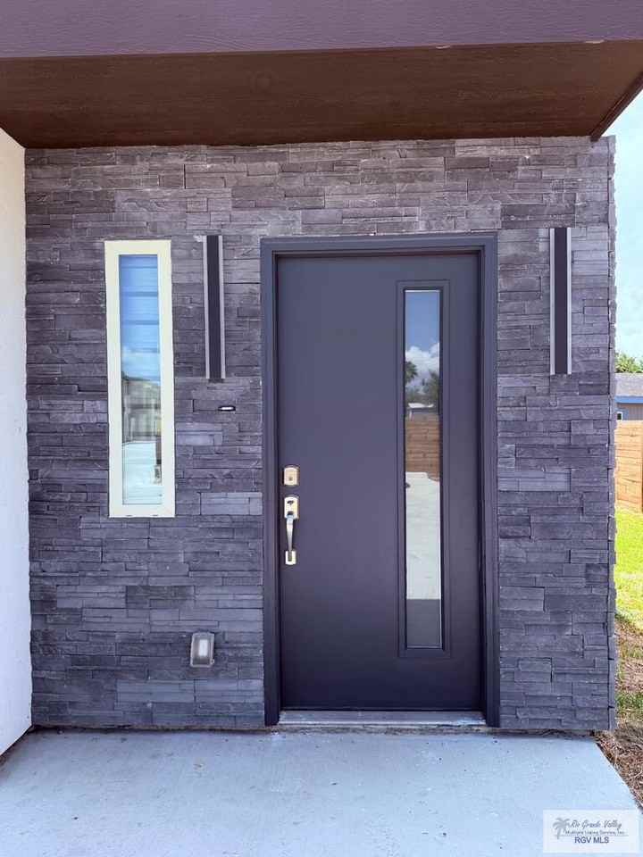 720 N Arroyo Blvd - Photo 3 of 31