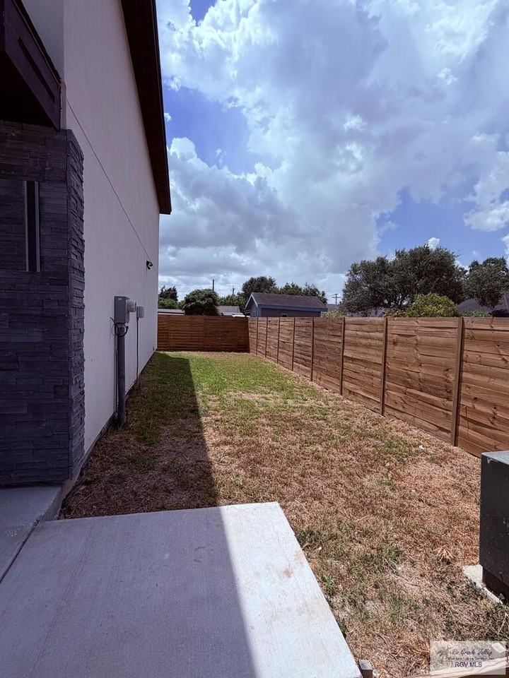 720 N Arroyo Blvd - Photo 4 of 31