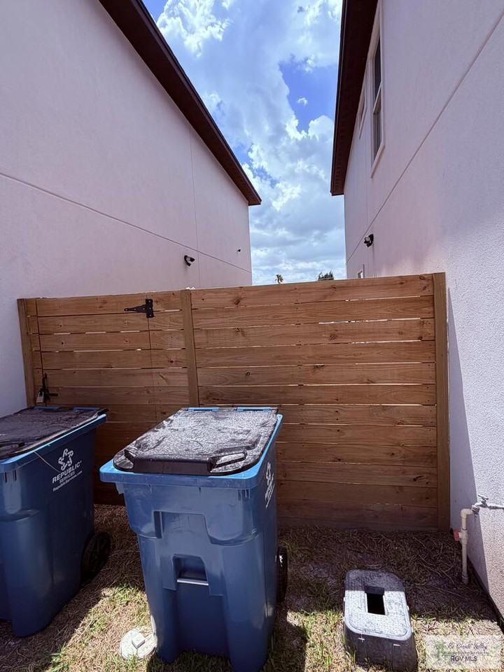 720 N Arroyo Blvd - Photo 5 of 31