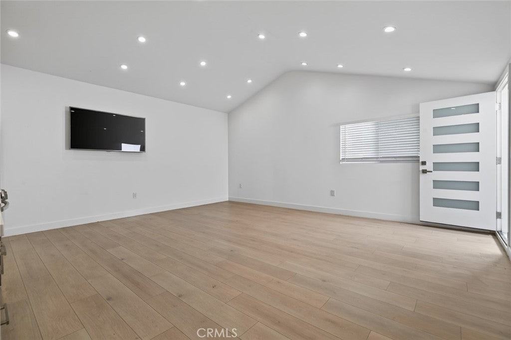 13214 Stagg St - Photo 6 of 16