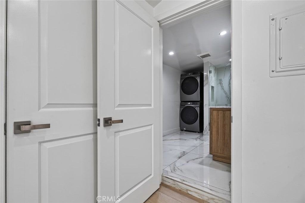 13214 Stagg St - Photo 7 of 16