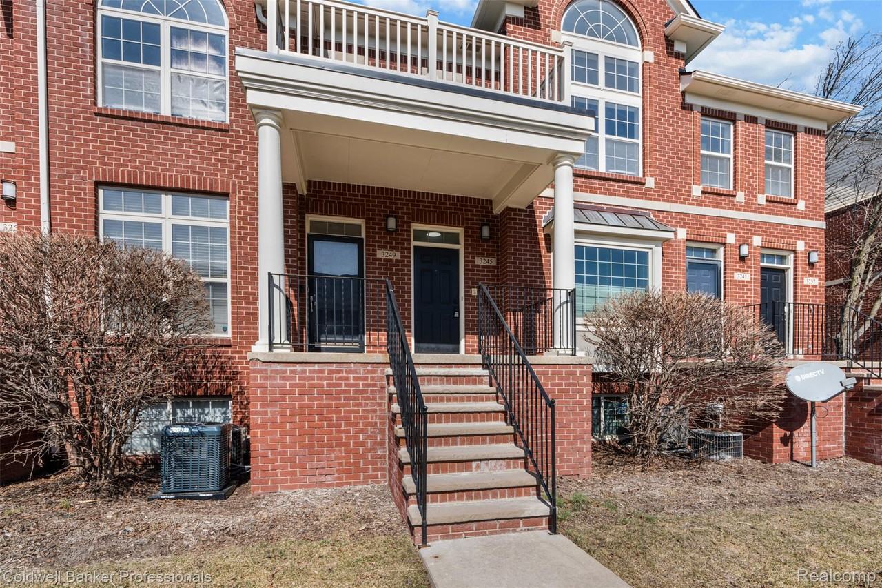 3245 Newbury Pl - Photo 3 of 40