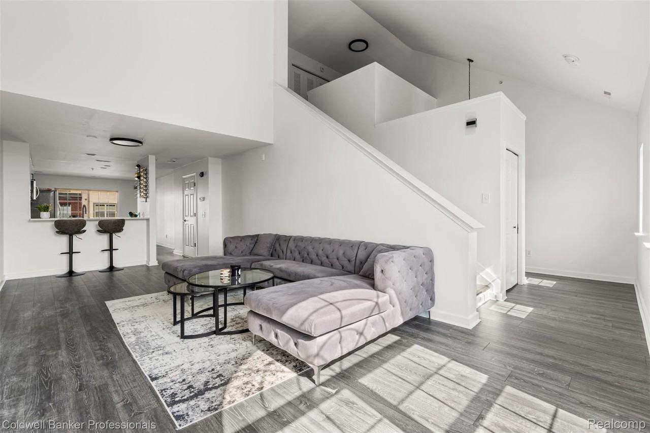 3245 Newbury Pl - Photo 4 of 40