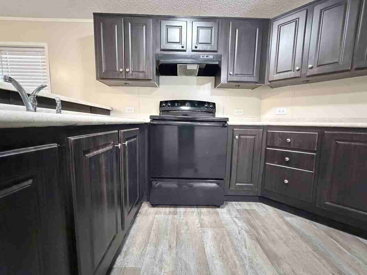709 N Collins Fwy #104 - Photo 6 of 31