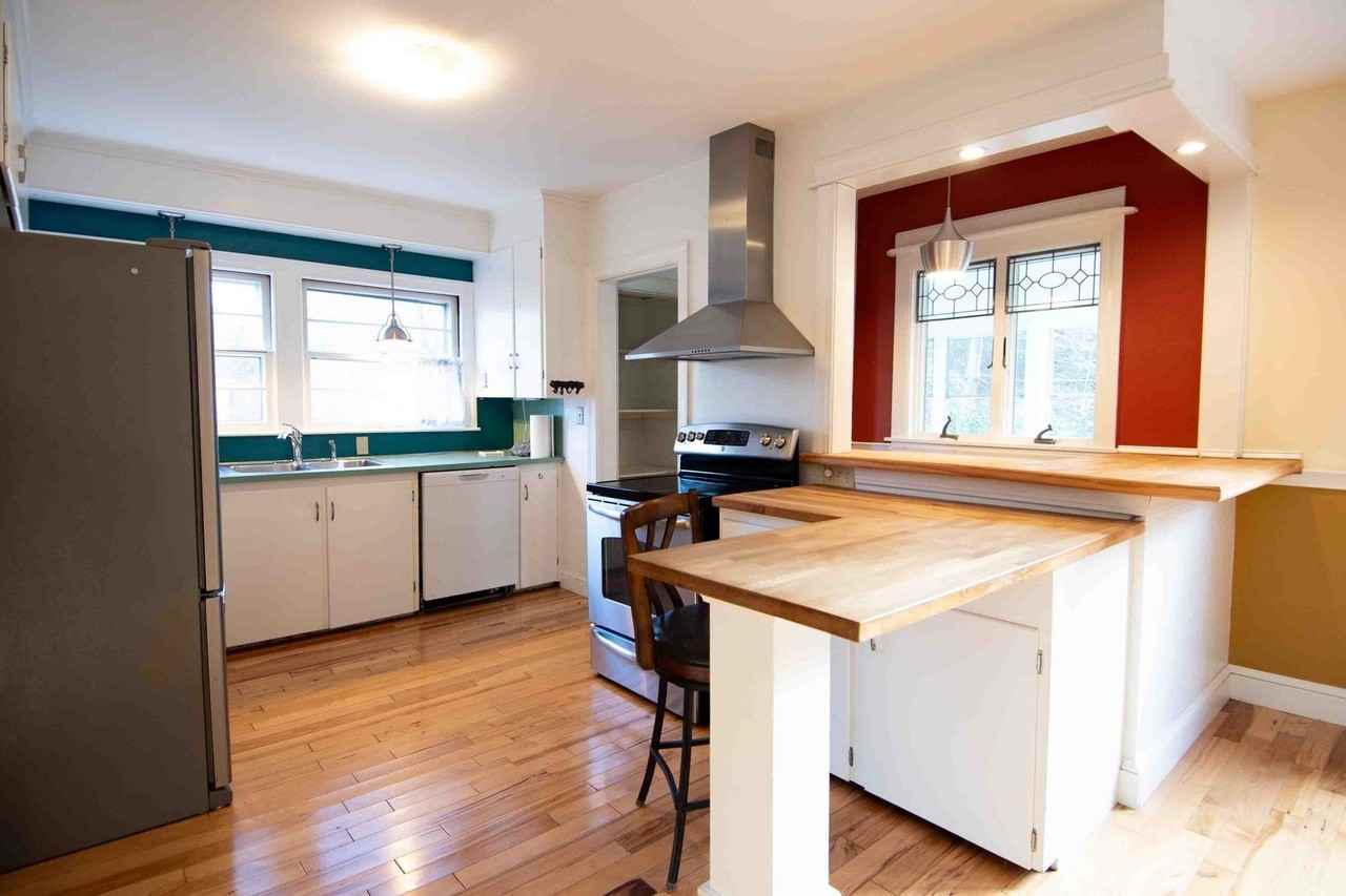 92 Cottage St - Photo 3 of 11