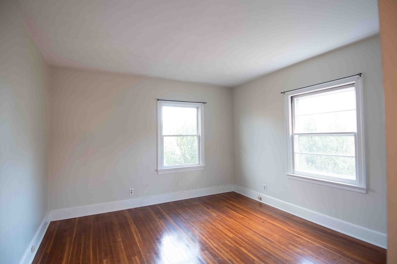 92 Cottage St - Photo 7 of 11