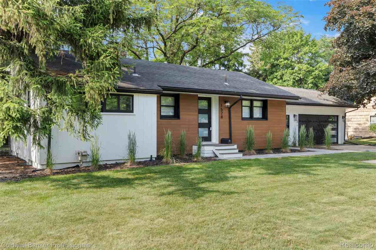 1528 E Maple Rd - Photo 4 of 42