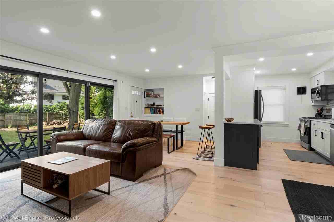 1528 E Maple Rd - Photo 6 of 42