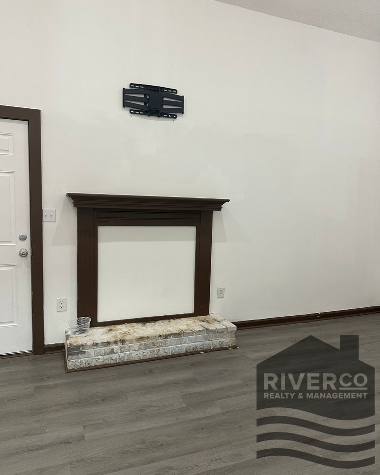 812 Jackson Ave N #812 - Photo 3 of 9