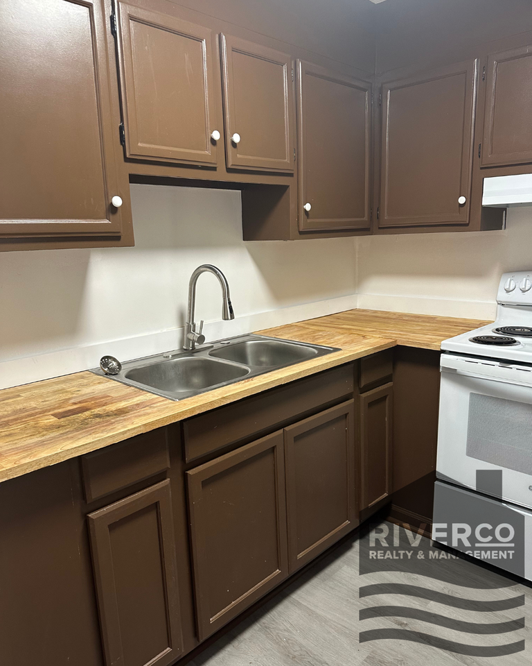 812 Jackson Ave N #812 - Photo 4 of 9
