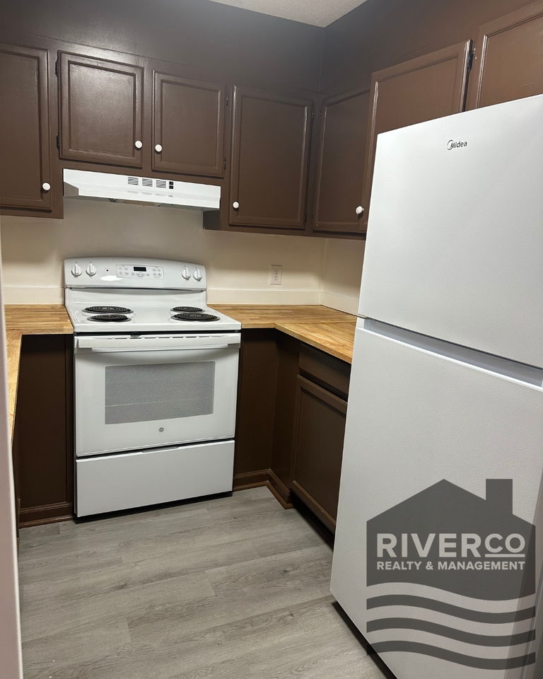 812 Jackson Ave N #812 - Photo 5 of 9