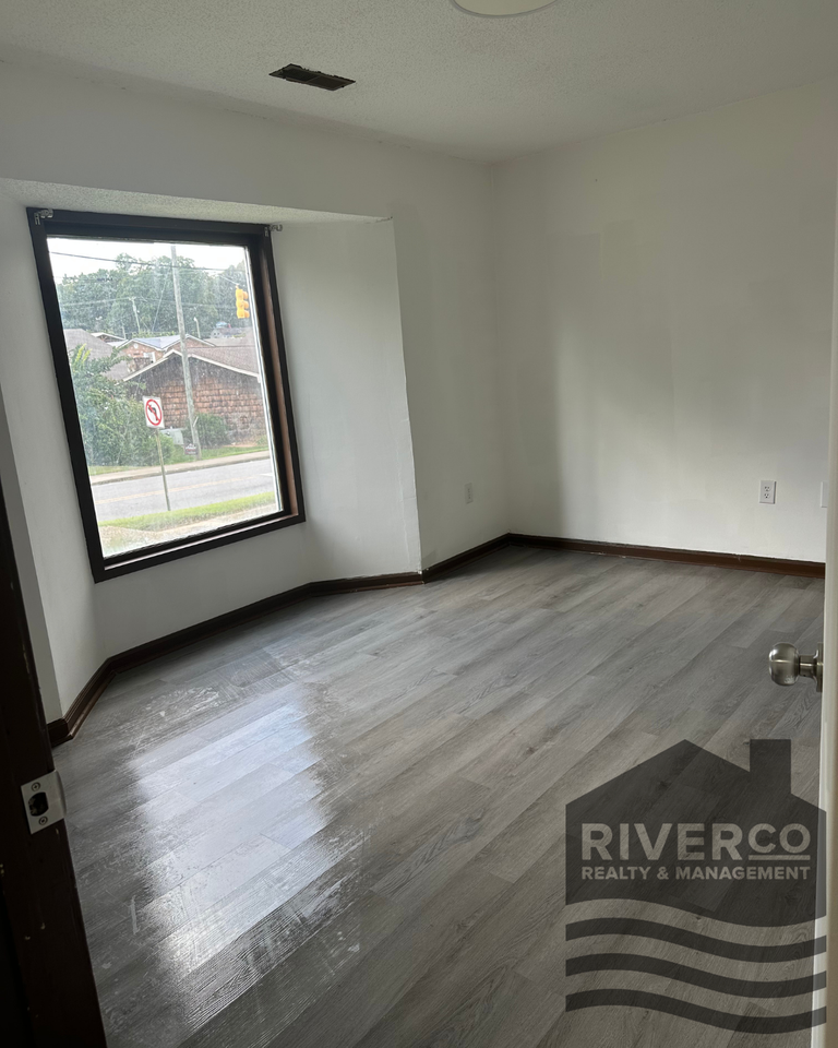 812 Jackson Ave N #812 - Photo 7 of 9