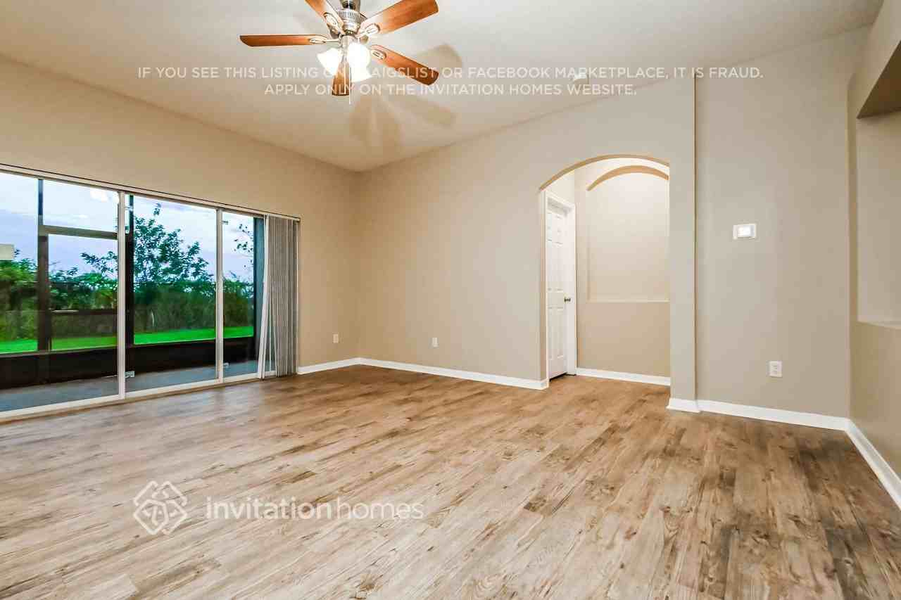 1527 Emerald Hill Way - Photo 3 of 17