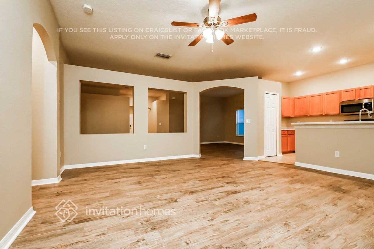 1527 Emerald Hill Way - Photo 4 of 17