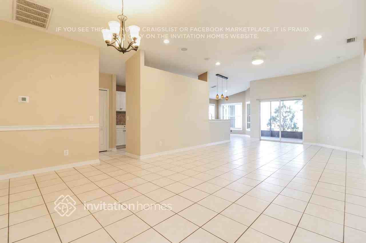 1022 Torreya Way - Photo 3 of 16
