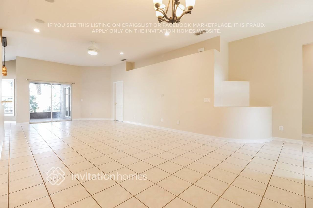 1022 Torreya Way - Photo 4 of 16