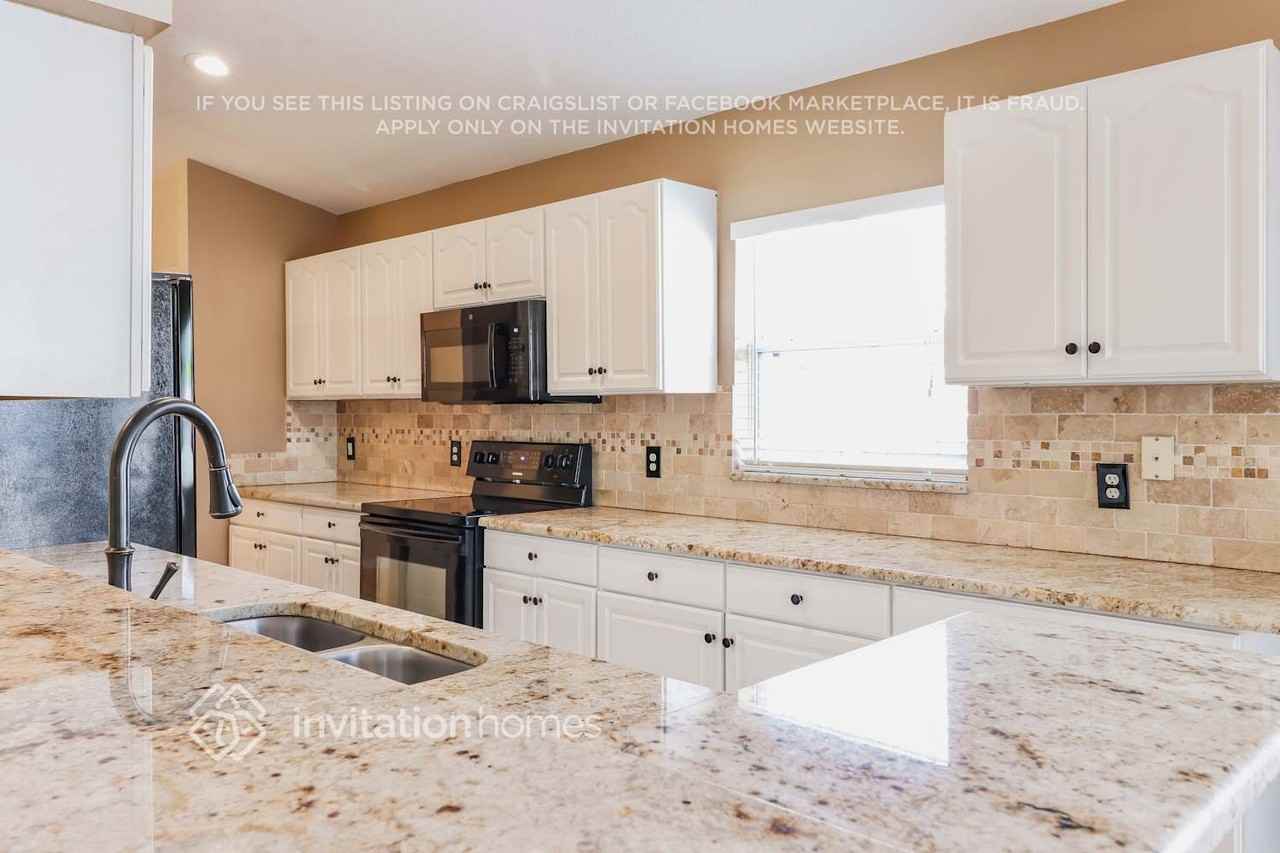 1022 Torreya Way - Photo 6 of 16