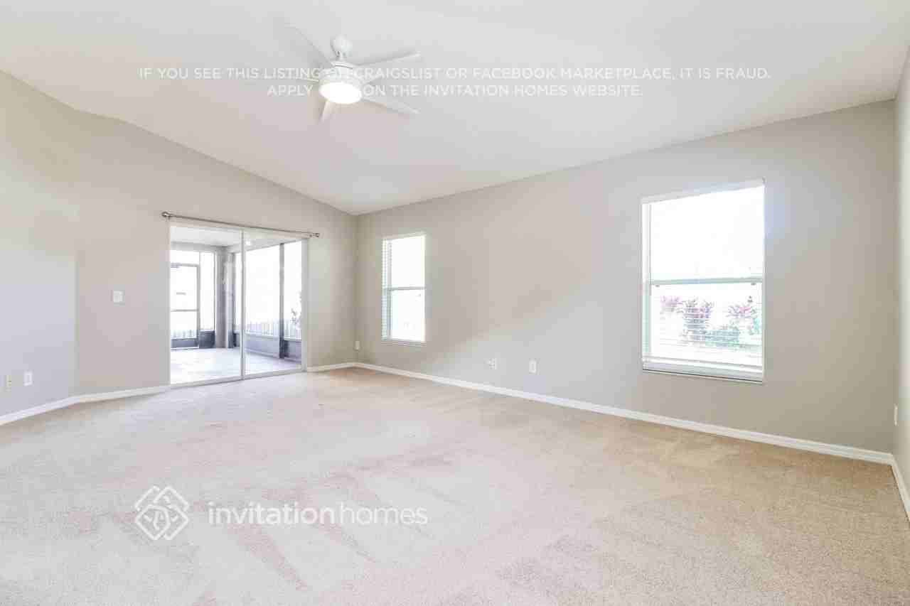 1022 Torreya Way - Photo 7 of 16