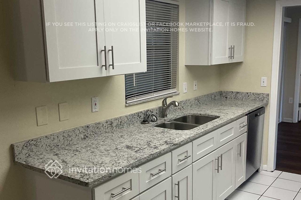 332 N Bay Hills Blvd - Photo 7 of 18