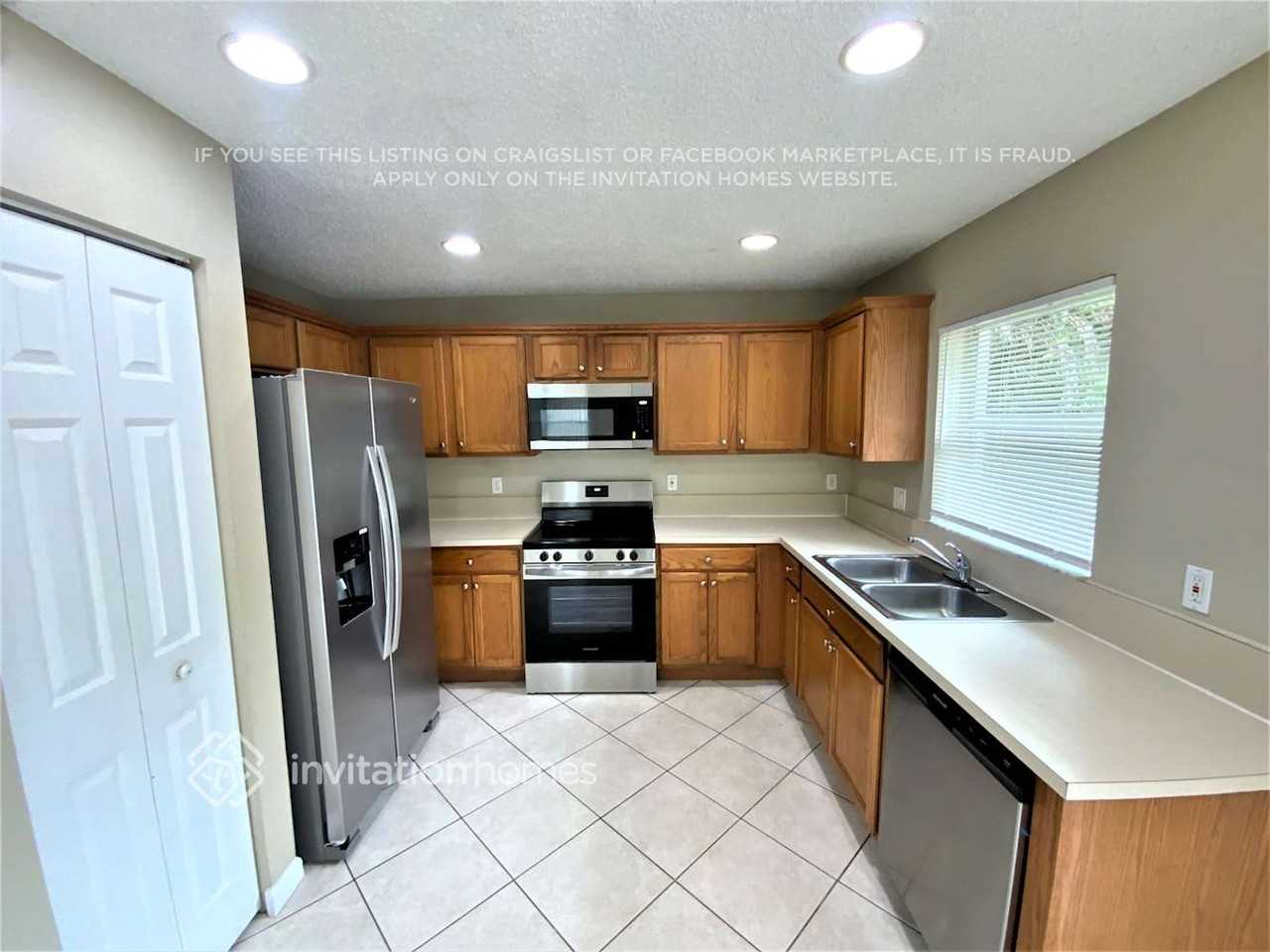 1156 Rialto Dr - Photo 5 of 16