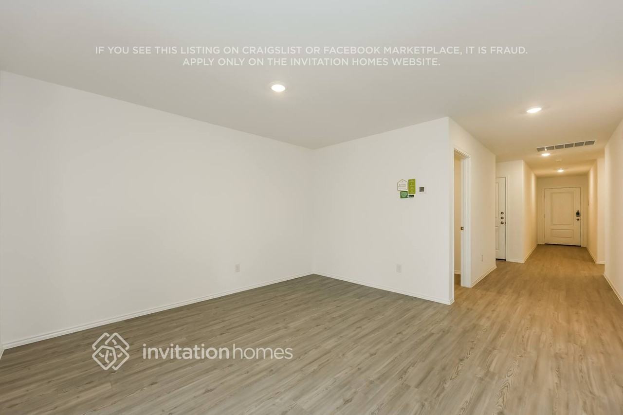 4001 Mountain Meadow Rd - Photo 4 of 17