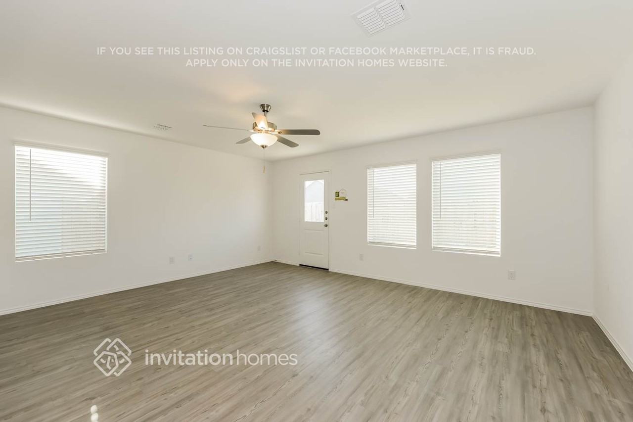 4001 Mountain Meadow Rd - Photo 5 of 17