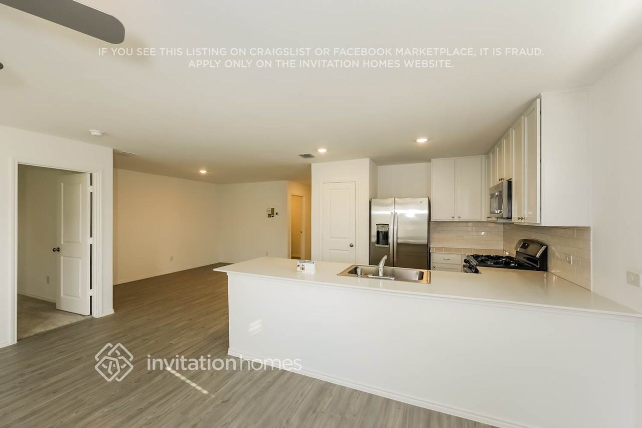 4001 Mountain Meadow Rd - Photo 7 of 17