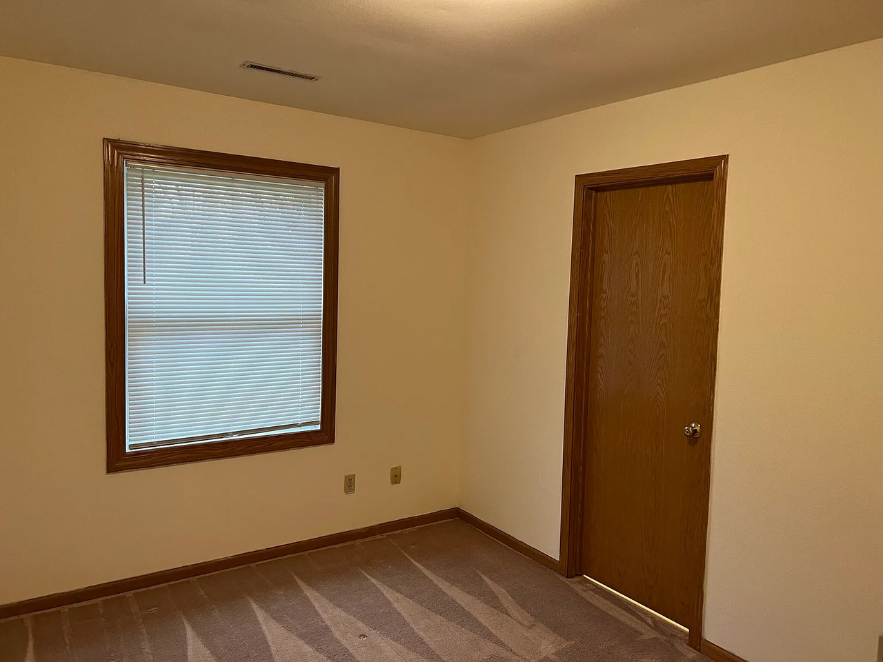 1095 Heritage Ct #1 - Photo 5 of 13