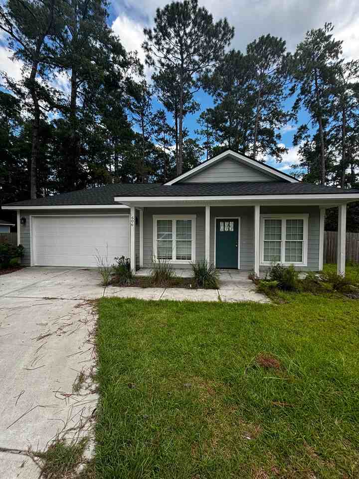 606 N Main St
